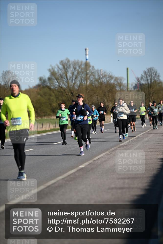 06.04.2025 - 44. Internationalen Wilhelmsburger Insellauf Dr. Thomas Lammeyer http://msf.ph/oto/7562267 06.04.2025 09:37:05 Laufen 03, 3655, 3842, 3153 meine-sportfotos.de