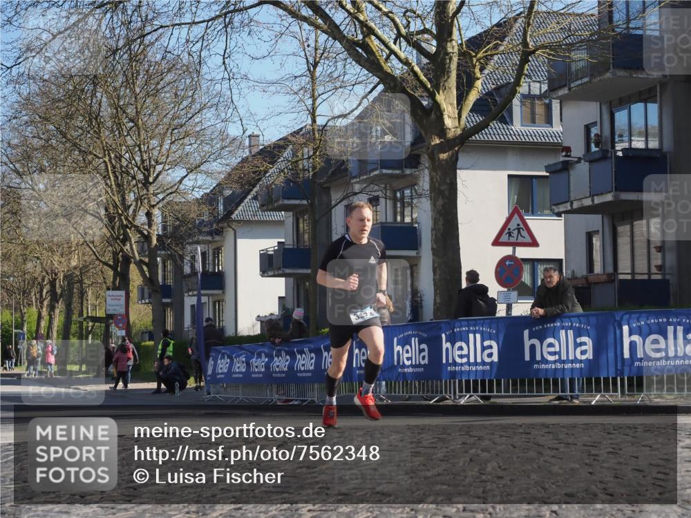 06.04.2025 - 44. Internationalen Wilhelmsburger Insellauf Luisa Fischer http://msf.ph/oto/7562348 06.04.2025 10:30:54 Ziel 382 meine-sportfotos.de