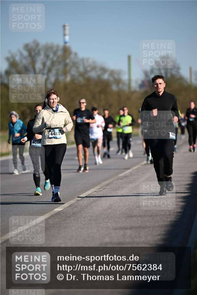 06.04.2025 - 44. Internationalen Wilhelmsburger Insellauf Dr. Thomas Lammeyer http://msf.ph/oto/7562384 06.04.2025 09:37:12 Laufen 4066, 4483, 449 meine-sportfotos.de