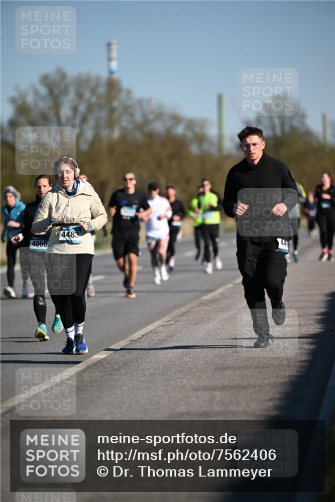 06.04.2025 - 44. Internationalen Wilhelmsburger Insellauf Dr. Thomas Lammeyer http://msf.ph/oto/7562406 06.04.2025 09:37:12 Laufen 4066, 4483, 28 meine-sportfotos.de