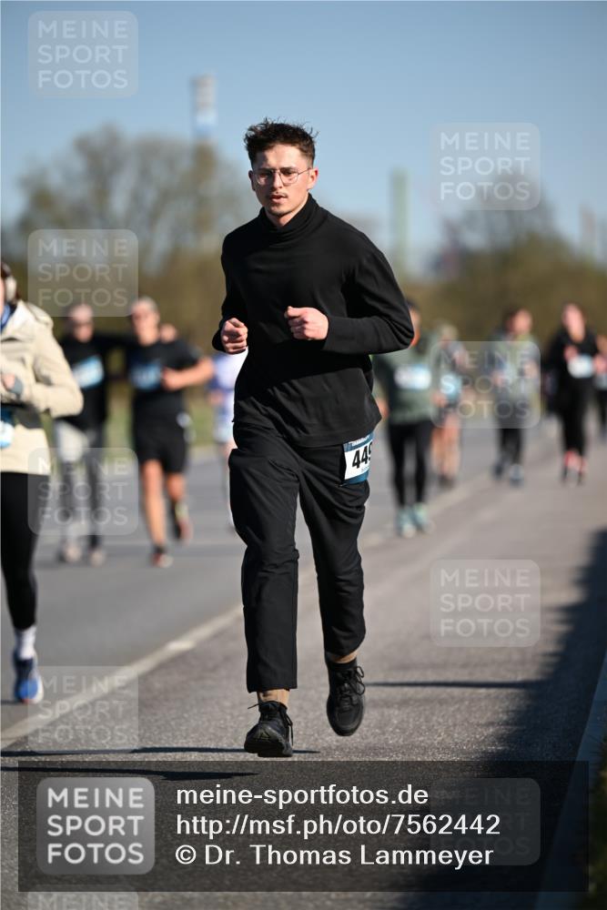 06.04.2025 - 44. Internationalen Wilhelmsburger Insellauf Dr. Thomas Lammeyer http://msf.ph/oto/7562442 06.04.2025 09:37:14 Laufen 449 meine-sportfotos.de