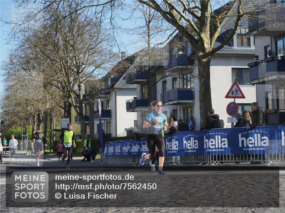06.04.2025 - 44. Internationalen Wilhelmsburger Insellauf Luisa Fischer http://msf.ph/oto/7562450 06.04.2025 10:31:15 Ziel 5025 meine-sportfotos.de