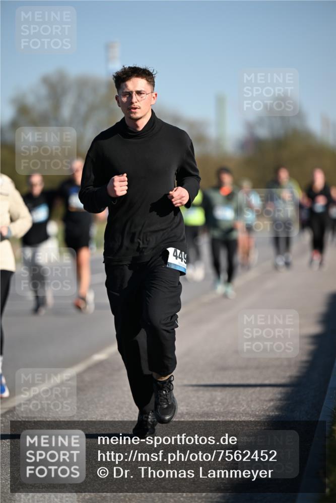 06.04.2025 - 44. Internationalen Wilhelmsburger Insellauf Dr. Thomas Lammeyer http://msf.ph/oto/7562452 06.04.2025 09:37:15 Laufen 449 meine-sportfotos.de