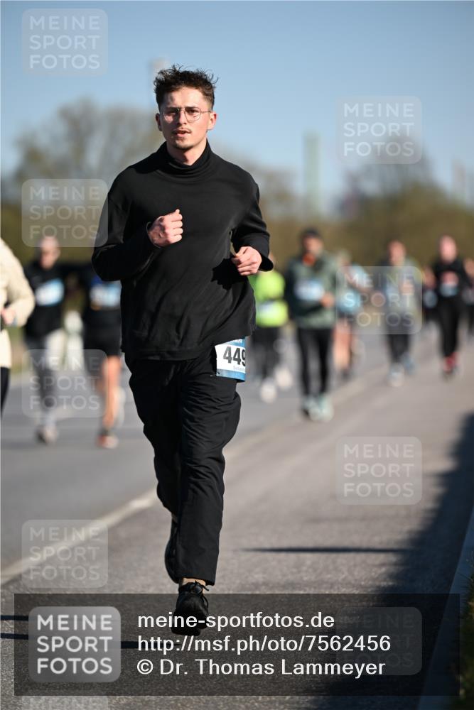 06.04.2025 - 44. Internationalen Wilhelmsburger Insellauf Dr. Thomas Lammeyer http://msf.ph/oto/7562456 06.04.2025 09:37:15 Laufen 449 meine-sportfotos.de
