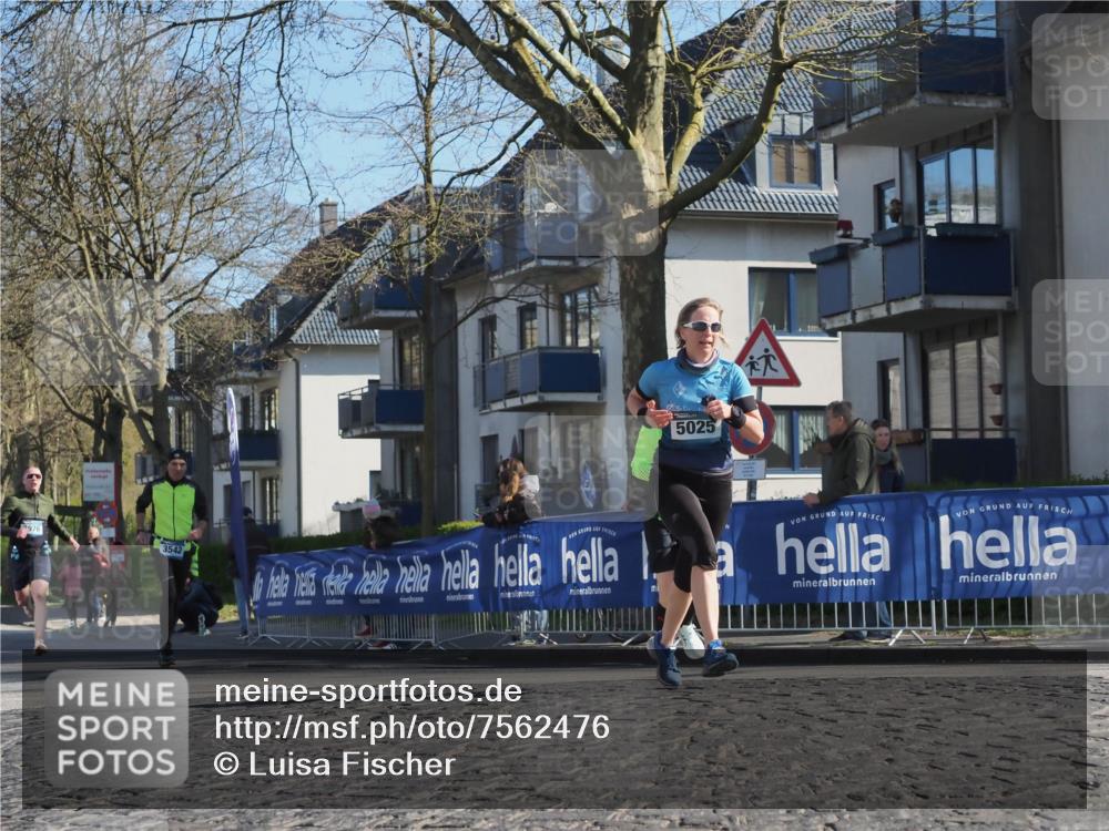 06.04.2025 - 44. Internationalen Wilhelmsburger Insellauf Luisa Fischer http://msf.ph/oto/7562476 06.04.2025 10:31:16 Ziel 976, 5025, 3542 meine-sportfotos.de