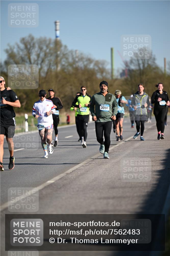 06.04.2025 - 44. Internationalen Wilhelmsburger Insellauf Dr. Thomas Lammeyer http://msf.ph/oto/7562483 06.04.2025 09:37:17 Laufen 4198, 3032, 2029, 3934, 3094 meine-sportfotos.de