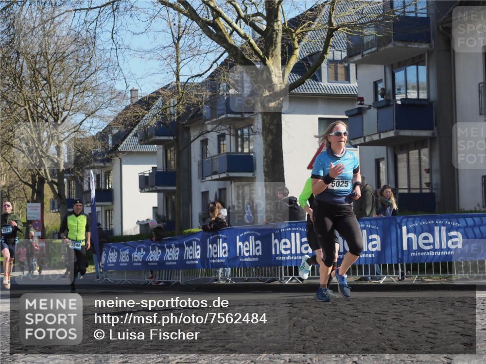 06.04.2025 - 44. Internationalen Wilhelmsburger Insellauf Luisa Fischer http://msf.ph/oto/7562484 06.04.2025 10:31:16 Ziel 3976, 3542, 5025 meine-sportfotos.de