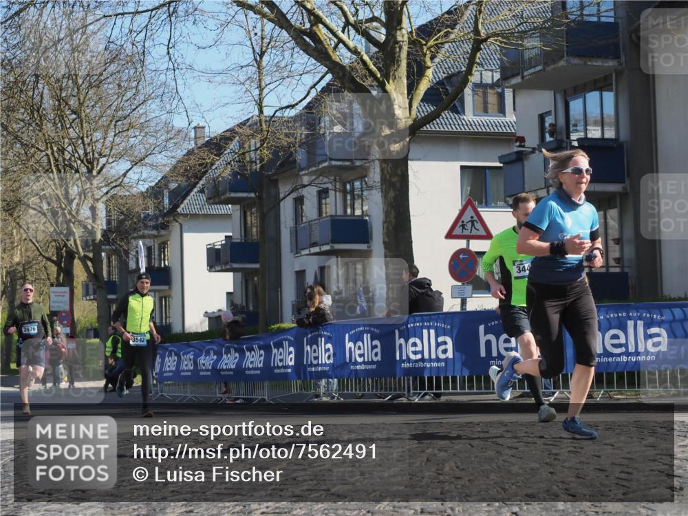 06.04.2025 - 44. Internationalen Wilhelmsburger Insellauf Luisa Fischer http://msf.ph/oto/7562491 06.04.2025 10:31:16 Ziel 3976, 3542, 344 meine-sportfotos.de