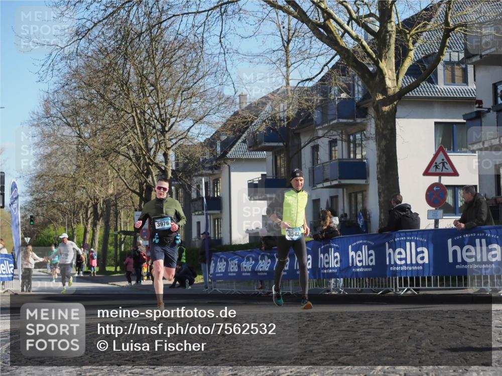 06.04.2025 - 44. Internationalen Wilhelmsburger Insellauf Luisa Fischer http://msf.ph/oto/7562532 06.04.2025 10:31:18 Ziel 3976, 3542 meine-sportfotos.de