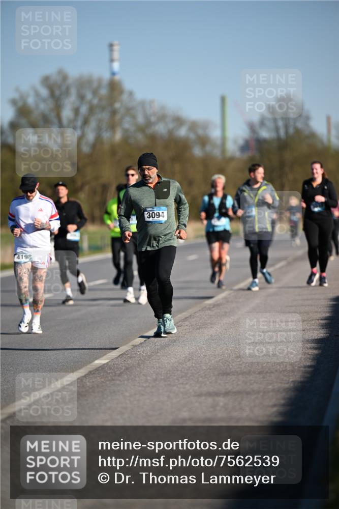 06.04.2025 - 44. Internationalen Wilhelmsburger Insellauf Dr. Thomas Lammeyer http://msf.ph/oto/7562539 06.04.2025 09:37:18 Laufen 4198, 13128, 3094 meine-sportfotos.de