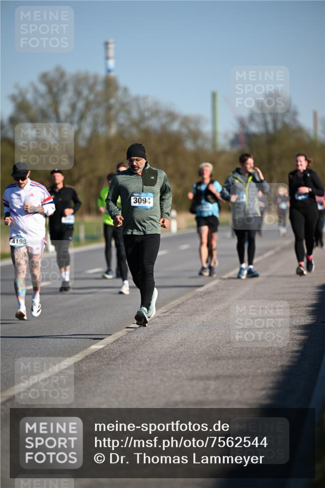 06.04.2025 - 44. Internationalen Wilhelmsburger Insellauf Dr. Thomas Lammeyer http://msf.ph/oto/7562544 06.04.2025 09:37:19 Laufen 4198, 312, 3094 meine-sportfotos.de