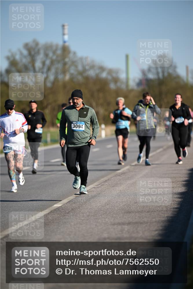 06.04.2025 - 44. Internationalen Wilhelmsburger Insellauf Dr. Thomas Lammeyer http://msf.ph/oto/7562550 06.04.2025 09:37:19 Laufen 4198, 3122, 3094 meine-sportfotos.de