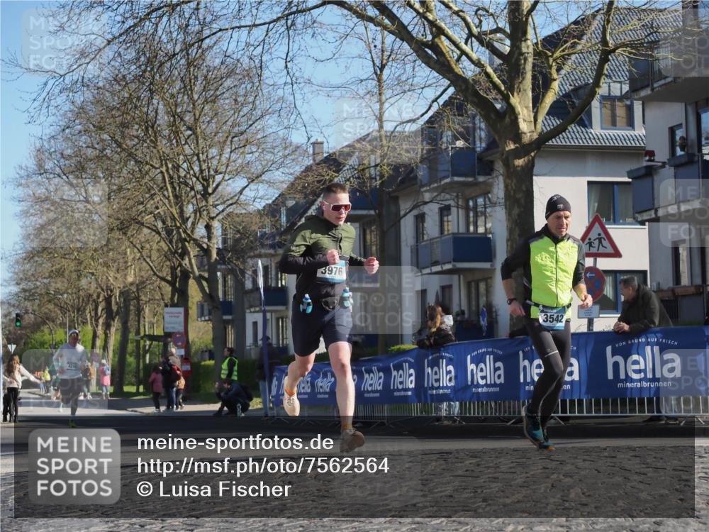 06.04.2025 - 44. Internationalen Wilhelmsburger Insellauf Luisa Fischer http://msf.ph/oto/7562564 06.04.2025 10:31:19 Ziel 3976, 3542 meine-sportfotos.de