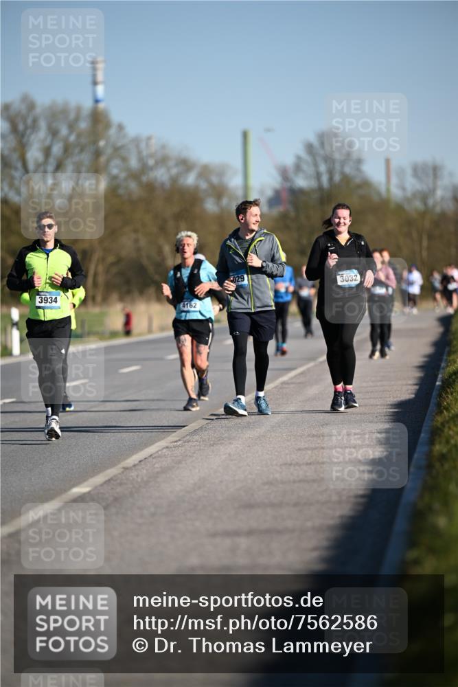 06.04.2025 - 44. Internationalen Wilhelmsburger Insellauf Dr. Thomas Lammeyer http://msf.ph/oto/7562586 06.04.2025 09:37:21 Laufen 3934, 4162, 029, 3032 meine-sportfotos.de
