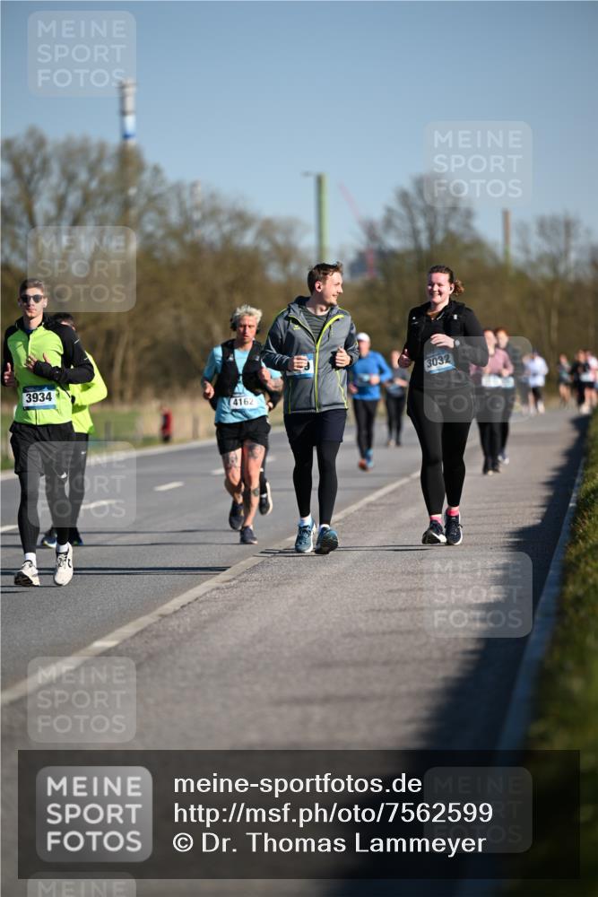 06.04.2025 - 44. Internationalen Wilhelmsburger Insellauf Dr. Thomas Lammeyer http://msf.ph/oto/7562599 06.04.2025 09:37:22 Laufen 3934, 4162, 3032 meine-sportfotos.de