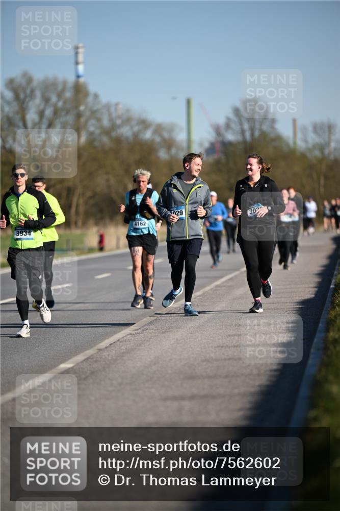 06.04.2025 - 44. Internationalen Wilhelmsburger Insellauf Dr. Thomas Lammeyer http://msf.ph/oto/7562602 06.04.2025 09:37:22 Laufen 3934, 4162, 29, 302 meine-sportfotos.de