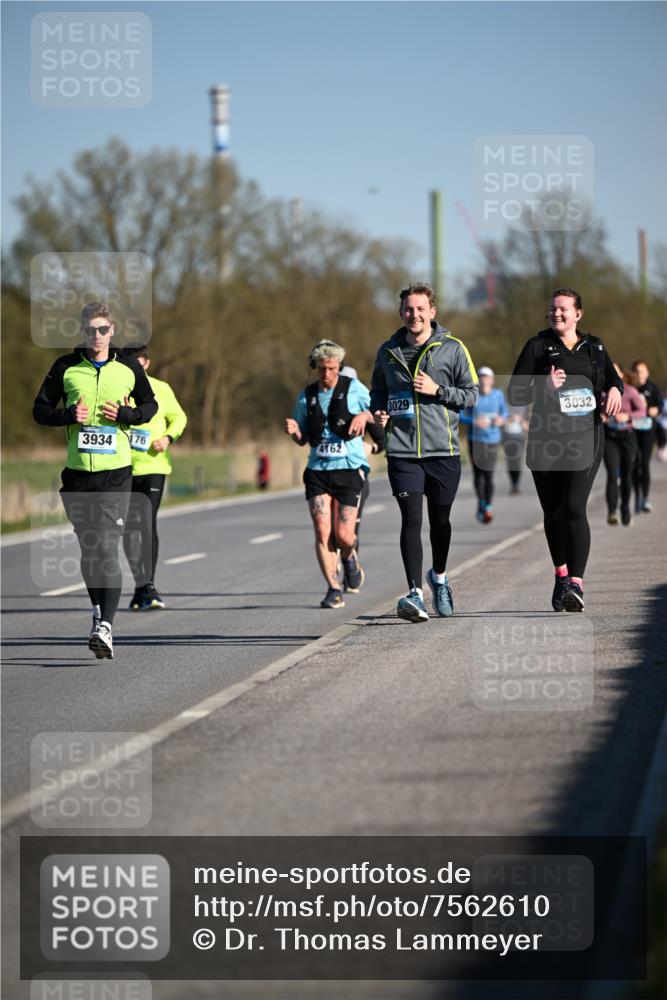 06.04.2025 - 44. Internationalen Wilhelmsburger Insellauf Dr. Thomas Lammeyer http://msf.ph/oto/7562610 06.04.2025 09:37:22 Laufen 3934, 176, 4162, 3029, 3032 meine-sportfotos.de