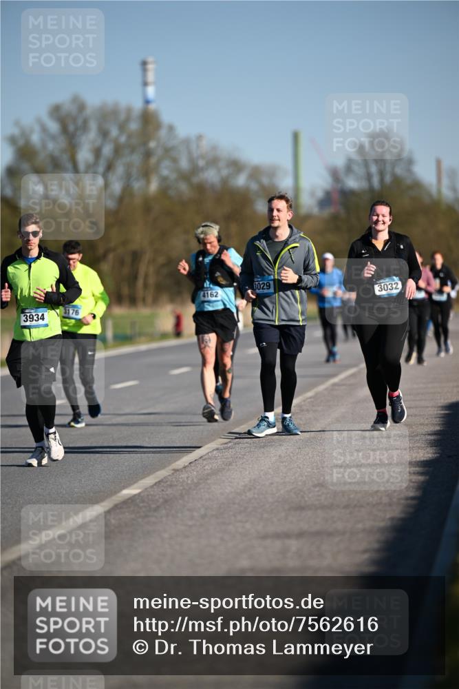 06.04.2025 - 44. Internationalen Wilhelmsburger Insellauf Dr. Thomas Lammeyer http://msf.ph/oto/7562616 06.04.2025 09:37:23 Laufen 4162, 3176, 3934, 3029, 3032 meine-sportfotos.de