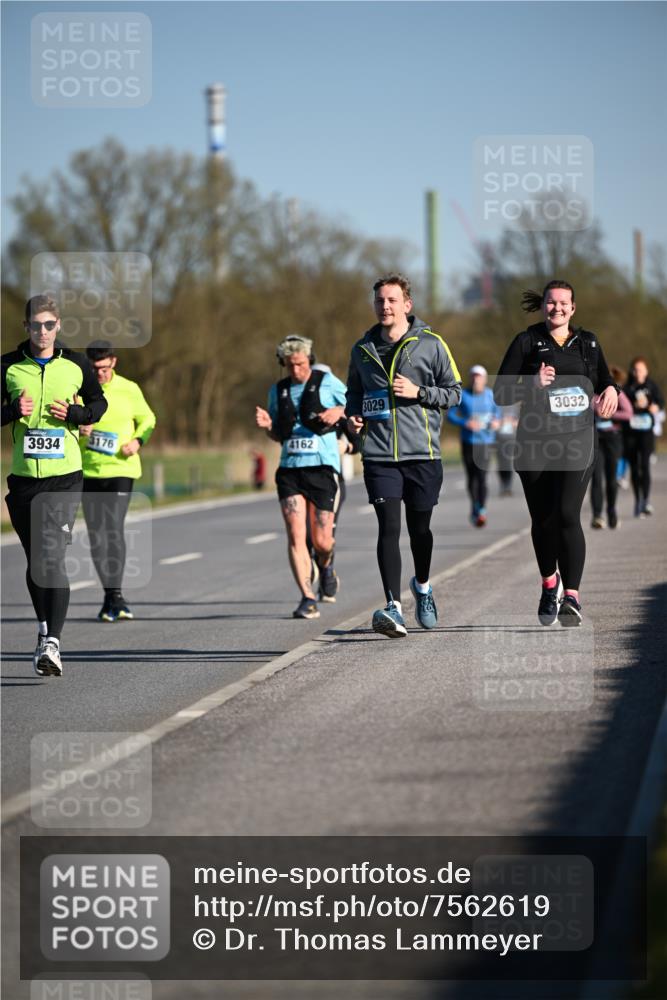 06.04.2025 - 44. Internationalen Wilhelmsburger Insellauf Dr. Thomas Lammeyer http://msf.ph/oto/7562619 06.04.2025 09:37:23 Laufen 3176, 3934, 4162, 3029, 3032 meine-sportfotos.de