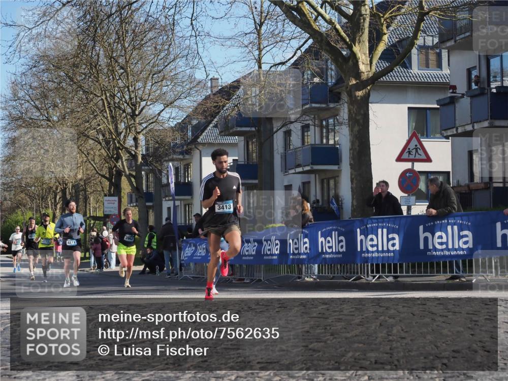 06.04.2025 - 44. Internationalen Wilhelmsburger Insellauf Luisa Fischer http://msf.ph/oto/7562635 06.04.2025 10:31:41 Ziel 4057, 4223, 4271, 3413 meine-sportfotos.de