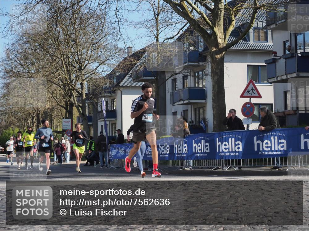 06.04.2025 - 44. Internationalen Wilhelmsburger Insellauf Luisa Fischer http://msf.ph/oto/7562636 06.04.2025 10:31:41 Ziel 4057, 4223, 4271, 3962, 3413 meine-sportfotos.de