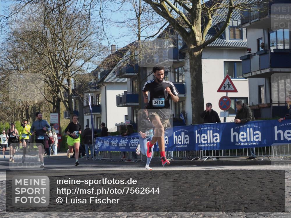 06.04.2025 - 44. Internationalen Wilhelmsburger Insellauf Luisa Fischer http://msf.ph/oto/7562644 06.04.2025 10:31:41 Ziel 4271, 3413, 4497 meine-sportfotos.de