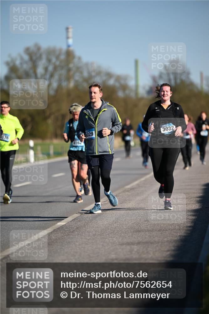 06.04.2025 - 44. Internationalen Wilhelmsburger Insellauf Dr. Thomas Lammeyer http://msf.ph/oto/7562654 06.04.2025 09:37:24 Laufen 176, 4162, 3029, 3032 meine-sportfotos.de