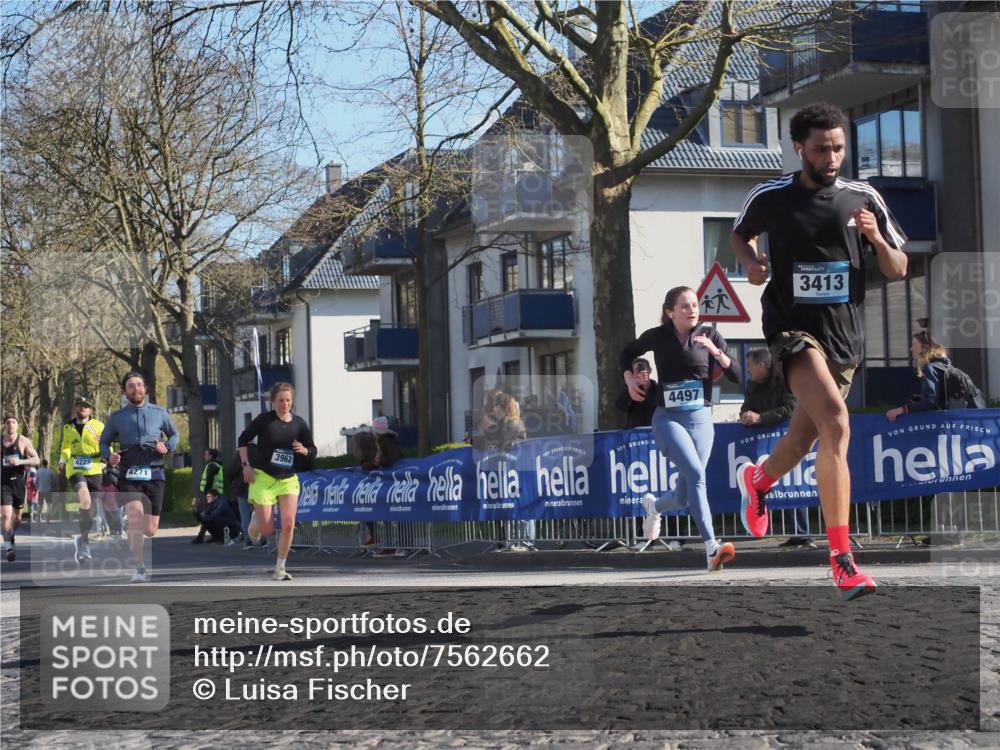 06.04.2025 - 44. Internationalen Wilhelmsburger Insellauf Luisa Fischer http://msf.ph/oto/7562662 06.04.2025 10:31:42 Ziel 4223, 4271, 3962, 4497, 3413 meine-sportfotos.de