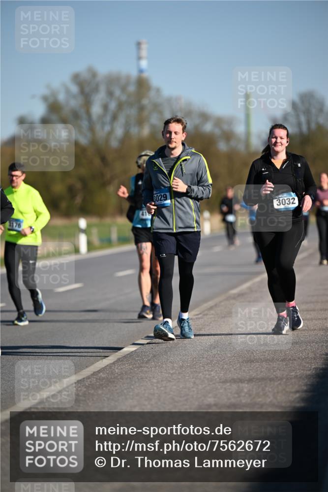 06.04.2025 - 44. Internationalen Wilhelmsburger Insellauf Dr. Thomas Lammeyer http://msf.ph/oto/7562672 06.04.2025 09:37:25 Laufen 1176, 3029, 3032 meine-sportfotos.de
