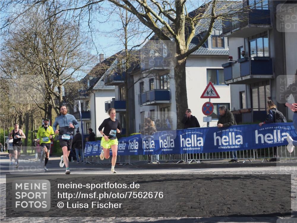 06.04.2025 - 44. Internationalen Wilhelmsburger Insellauf Luisa Fischer http://msf.ph/oto/7562676 06.04.2025 10:31:43 Ziel 4223, 4271, 3962 meine-sportfotos.de
