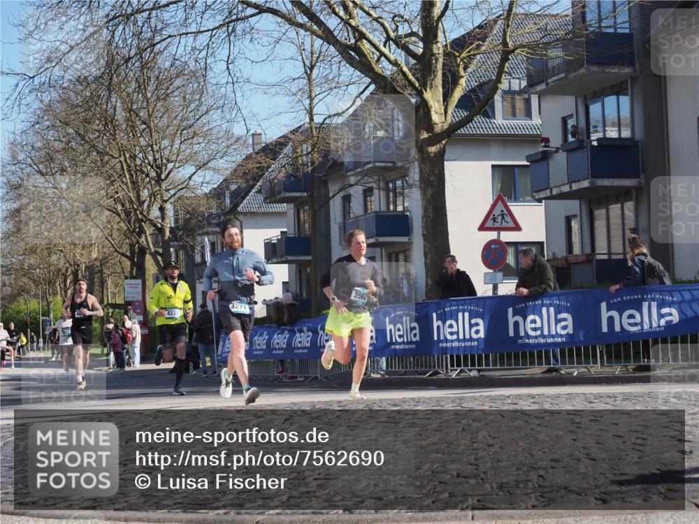 06.04.2025 - 44. Internationalen Wilhelmsburger Insellauf Luisa Fischer http://msf.ph/oto/7562690 06.04.2025 10:31:43 Ziel 422, 4271, 3962 meine-sportfotos.de