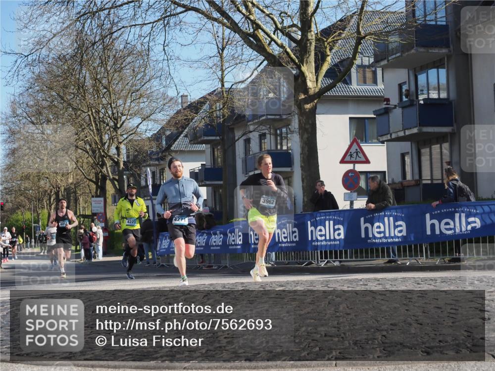 06.04.2025 - 44. Internationalen Wilhelmsburger Insellauf Luisa Fischer http://msf.ph/oto/7562693 06.04.2025 10:31:44 Ziel 405, 4223, 4271, 3962 meine-sportfotos.de