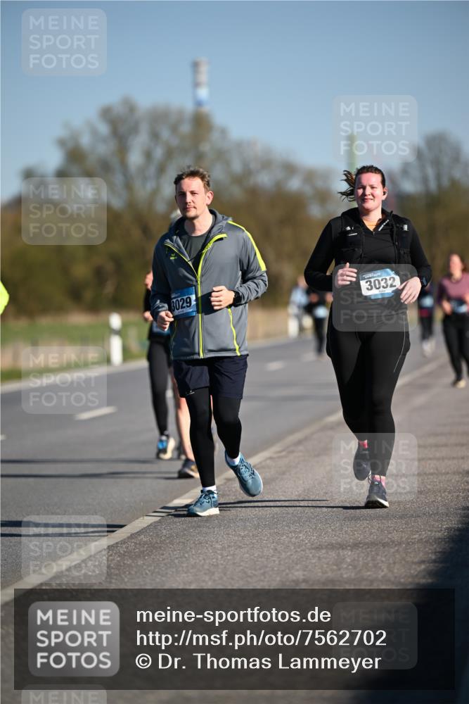 06.04.2025 - 44. Internationalen Wilhelmsburger Insellauf Dr. Thomas Lammeyer http://msf.ph/oto/7562702 06.04.2025 09:37:26 Laufen 3029, 3032 meine-sportfotos.de