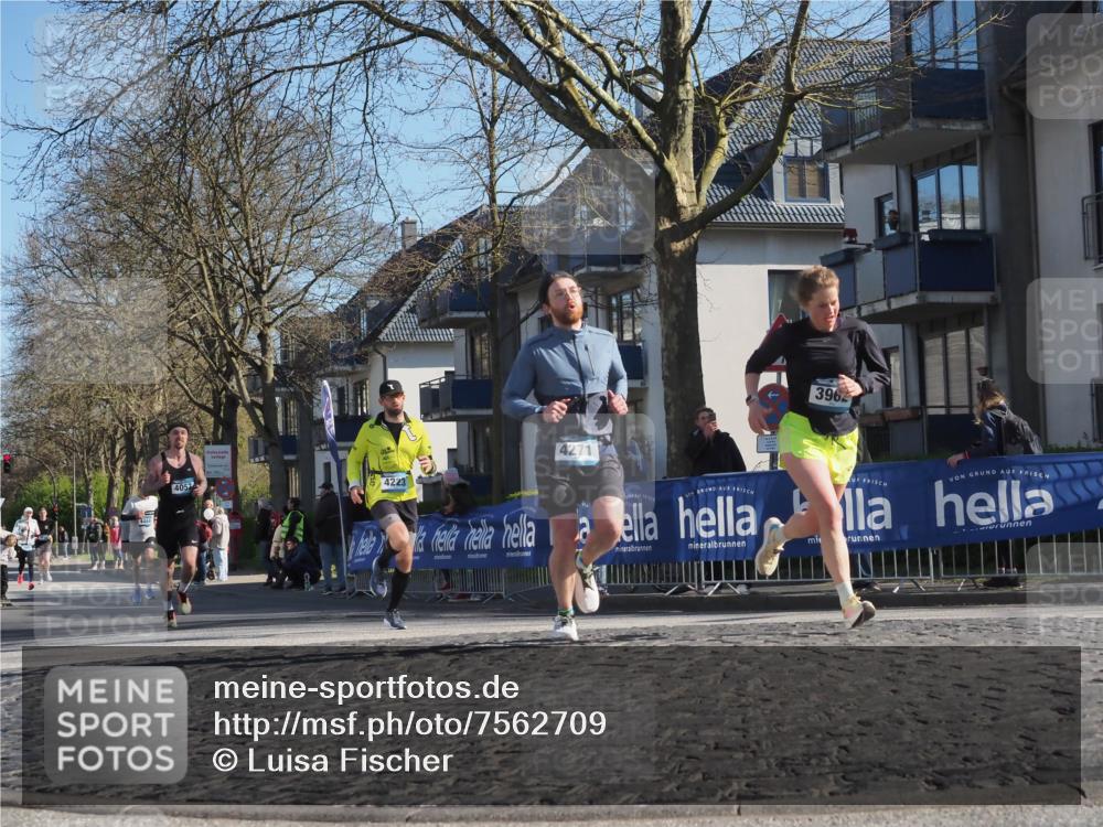06.04.2025 - 44. Internationalen Wilhelmsburger Insellauf Luisa Fischer http://msf.ph/oto/7562709 06.04.2025 10:31:44 Ziel 4052, 4223, 4271, 3962 meine-sportfotos.de