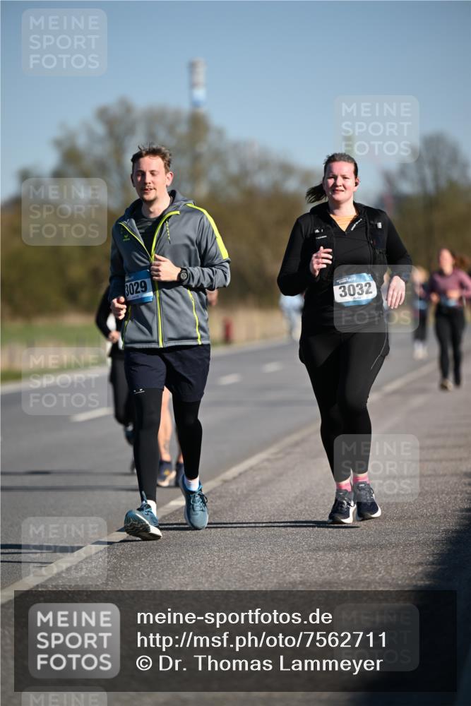 06.04.2025 - 44. Internationalen Wilhelmsburger Insellauf Dr. Thomas Lammeyer http://msf.ph/oto/7562711 06.04.2025 09:37:26 Laufen 3029, 3032 meine-sportfotos.de