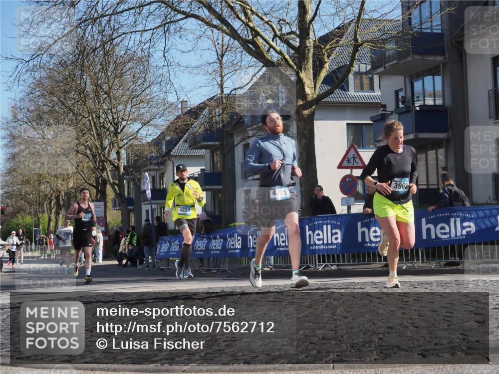 06.04.2025 - 44. Internationalen Wilhelmsburger Insellauf Luisa Fischer http://msf.ph/oto/7562712 06.04.2025 10:31:44 Ziel 4223, 4057, 4271, 3962 meine-sportfotos.de