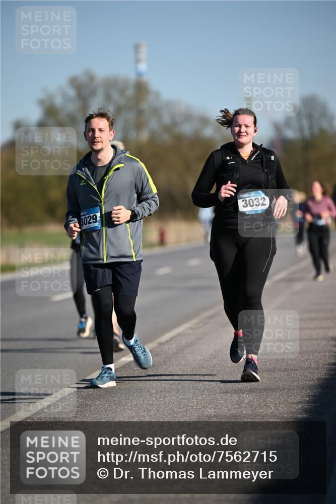 06.04.2025 - 44. Internationalen Wilhelmsburger Insellauf Dr. Thomas Lammeyer http://msf.ph/oto/7562715 06.04.2025 09:37:27 Laufen 3029, 3032 meine-sportfotos.de