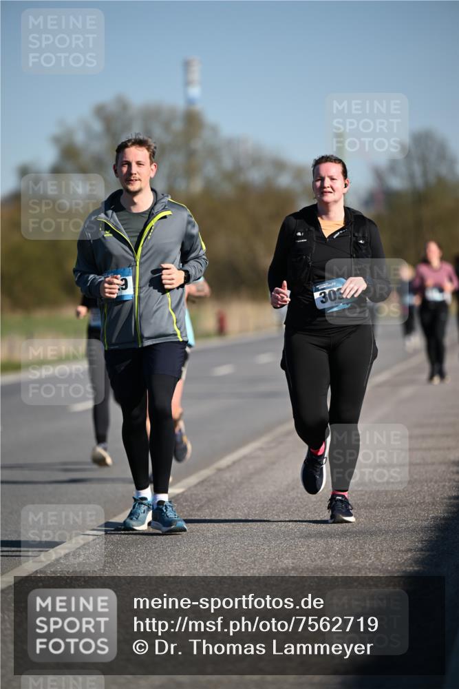 06.04.2025 - 44. Internationalen Wilhelmsburger Insellauf Dr. Thomas Lammeyer http://msf.ph/oto/7562719 06.04.2025 09:37:27 Laufen 30 meine-sportfotos.de