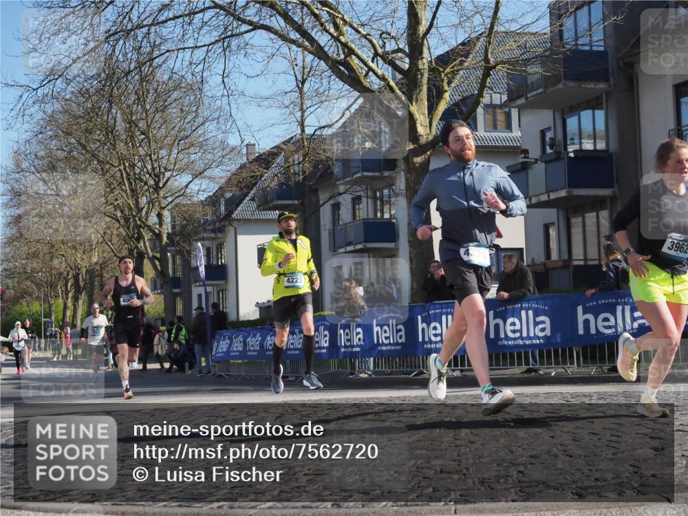 06.04.2025 - 44. Internationalen Wilhelmsburger Insellauf Luisa Fischer http://msf.ph/oto/7562720 06.04.2025 10:31:45 Ziel 40, 4223, 3962 meine-sportfotos.de