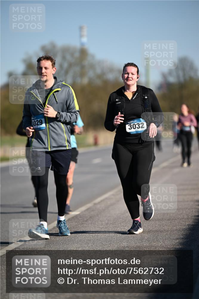 06.04.2025 - 44. Internationalen Wilhelmsburger Insellauf Dr. Thomas Lammeyer http://msf.ph/oto/7562732 06.04.2025 09:37:27 Laufen 3029, 3032 meine-sportfotos.de