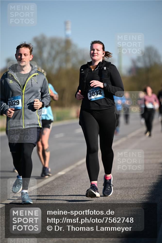 06.04.2025 - 44. Internationalen Wilhelmsburger Insellauf Dr. Thomas Lammeyer http://msf.ph/oto/7562748 06.04.2025 09:37:28 Laufen 3029, 3032 meine-sportfotos.de