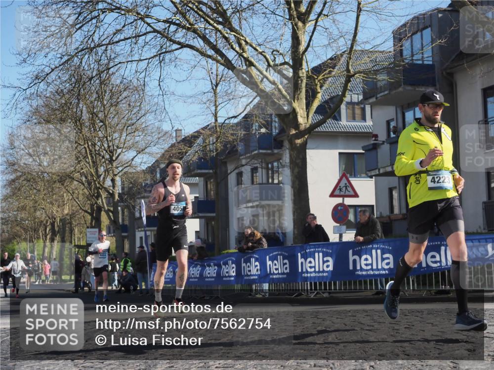 06.04.2025 - 44. Internationalen Wilhelmsburger Insellauf Luisa Fischer http://msf.ph/oto/7562754 06.04.2025 10:31:46 Ziel 4484, 4057, 4223 meine-sportfotos.de