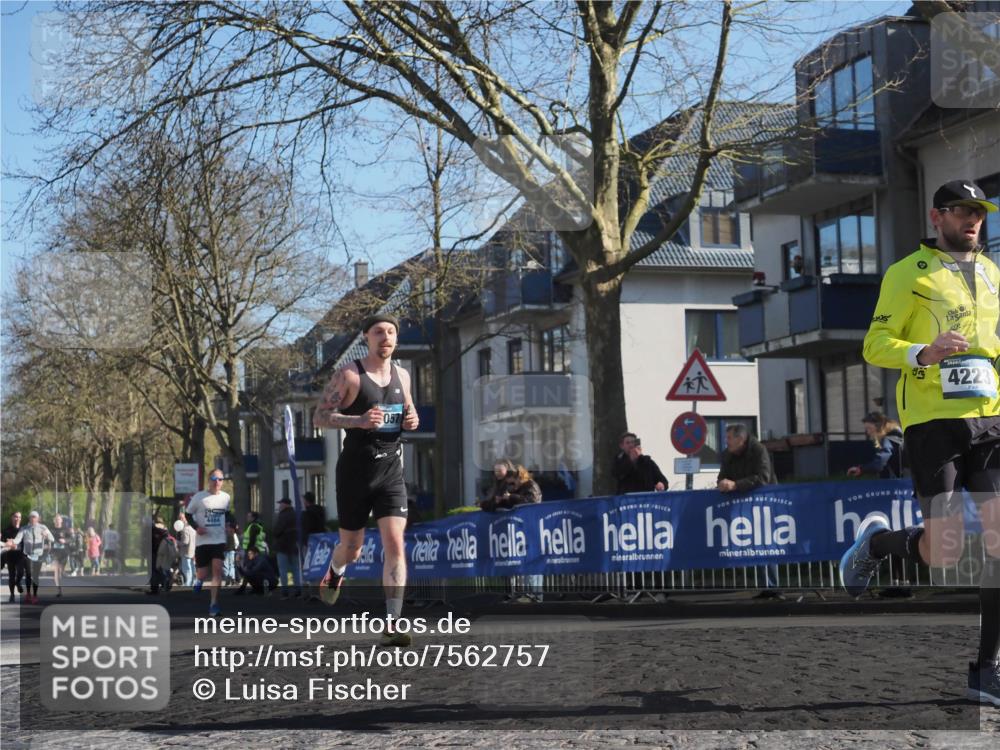 06.04.2025 - 44. Internationalen Wilhelmsburger Insellauf Luisa Fischer http://msf.ph/oto/7562757 06.04.2025 10:31:46 Ziel 057, 4484, 4223 meine-sportfotos.de