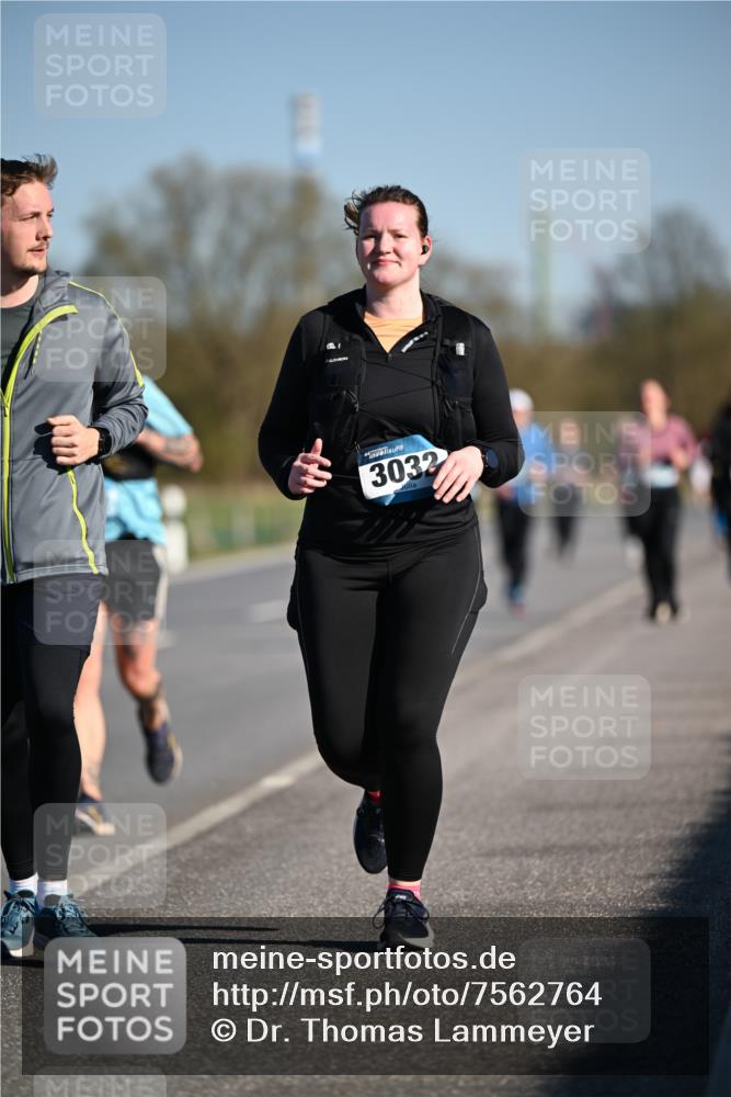 06.04.2025 - 44. Internationalen Wilhelmsburger Insellauf Dr. Thomas Lammeyer http://msf.ph/oto/7562764 06.04.2025 09:37:28 Laufen 3032 meine-sportfotos.de
