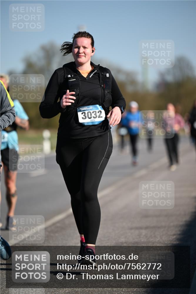 06.04.2025 - 44. Internationalen Wilhelmsburger Insellauf Dr. Thomas Lammeyer http://msf.ph/oto/7562772 06.04.2025 09:37:29 Laufen 3032 meine-sportfotos.de