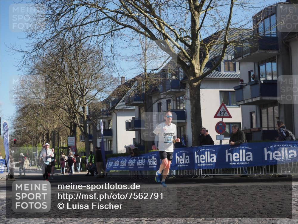 06.04.2025 - 44. Internationalen Wilhelmsburger Insellauf Luisa Fischer http://msf.ph/oto/7562791 06.04.2025 10:31:49 Ziel 4484 meine-sportfotos.de
