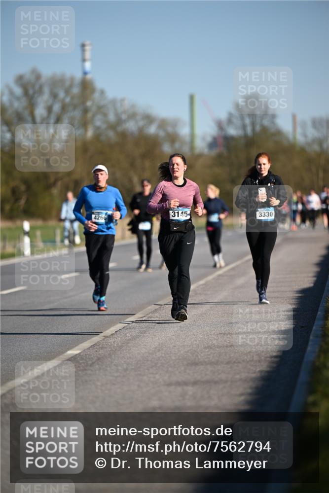 06.04.2025 - 44. Internationalen Wilhelmsburger Insellauf Dr. Thomas Lammeyer http://msf.ph/oto/7562794 06.04.2025 09:37:34 Laufen 4266, 3145, 3330 meine-sportfotos.de