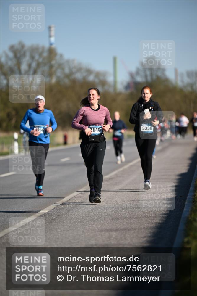 06.04.2025 - 44. Internationalen Wilhelmsburger Insellauf Dr. Thomas Lammeyer http://msf.ph/oto/7562821 06.04.2025 09:37:36 Laufen 3330, 4266, 3145 meine-sportfotos.de