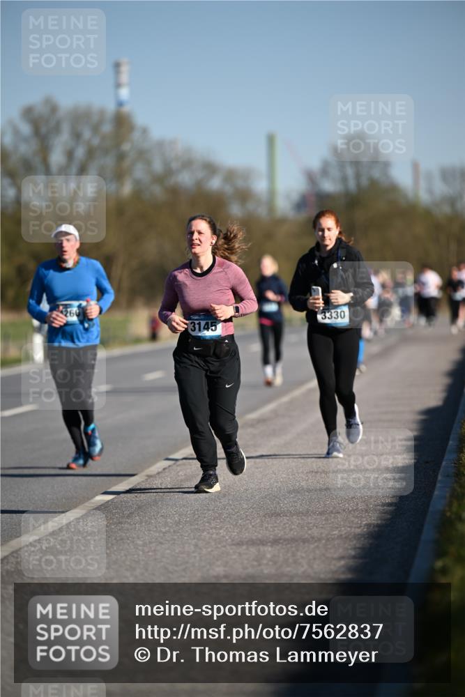 06.04.2025 - 44. Internationalen Wilhelmsburger Insellauf Dr. Thomas Lammeyer http://msf.ph/oto/7562837 06.04.2025 09:37:36 Laufen 260, 3330, 3145 meine-sportfotos.de
