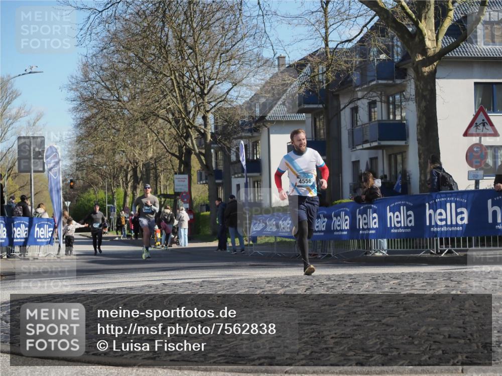06.04.2025 - 44. Internationalen Wilhelmsburger Insellauf Luisa Fischer http://msf.ph/oto/7562838 06.04.2025 10:32:08 Ziel 4556 meine-sportfotos.de
